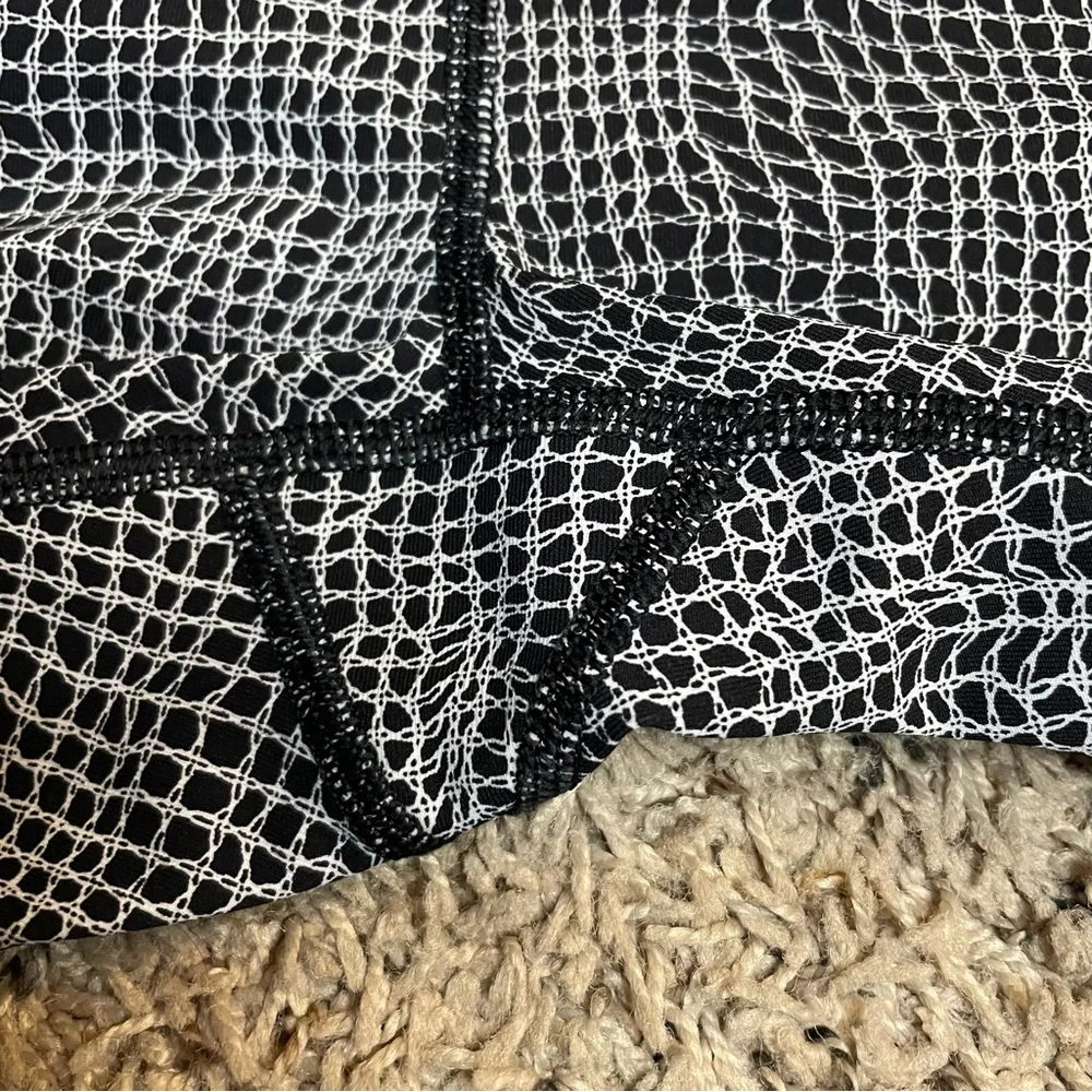 Women’s Lululemon Wild‎ and Free Tight leggings